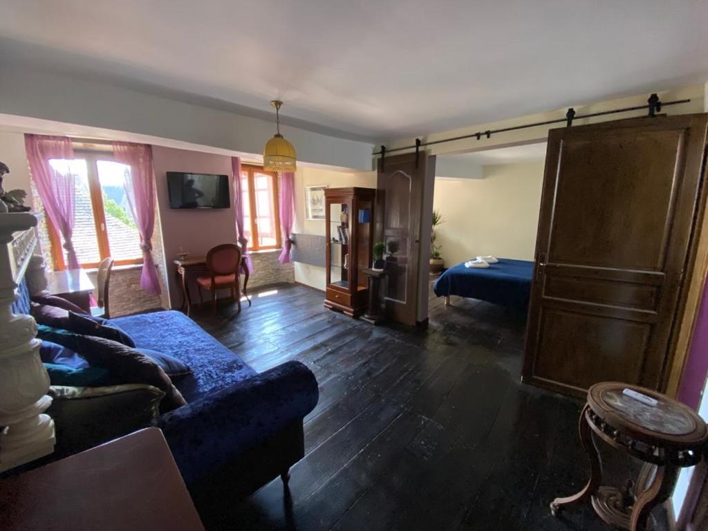 La Maison Du Paon- Josselin Aparthotel Esterno foto