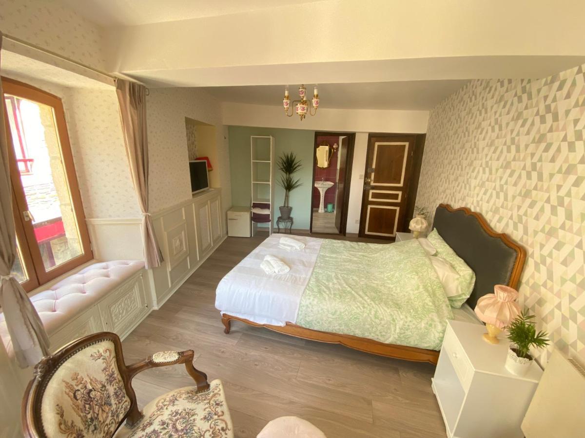 La Maison Du Paon- Josselin Aparthotel Esterno foto