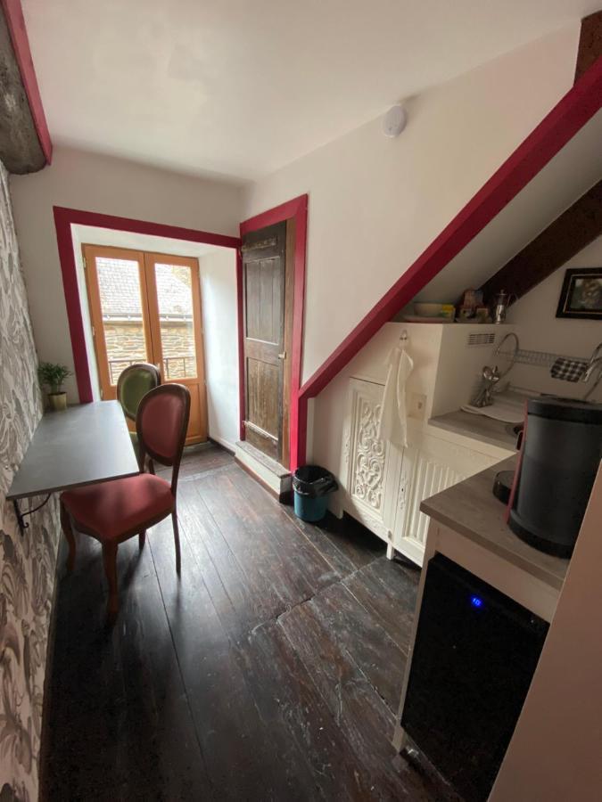 La Maison Du Paon- Josselin Aparthotel Esterno foto